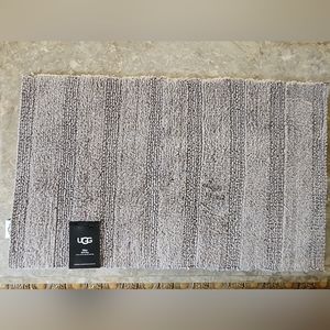 NWT UGG  Elise Bath Rug 21x34 Gray